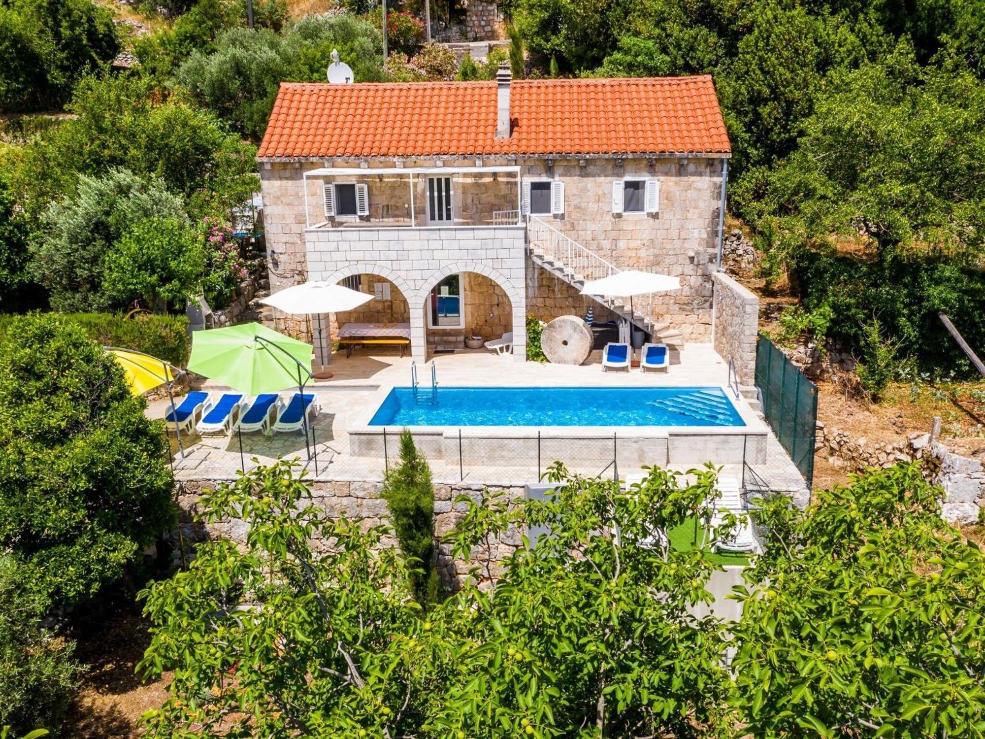 House Ko An-Four Bedroom Villa With Terrace And Swimming Pool Gruda Kültér fotó